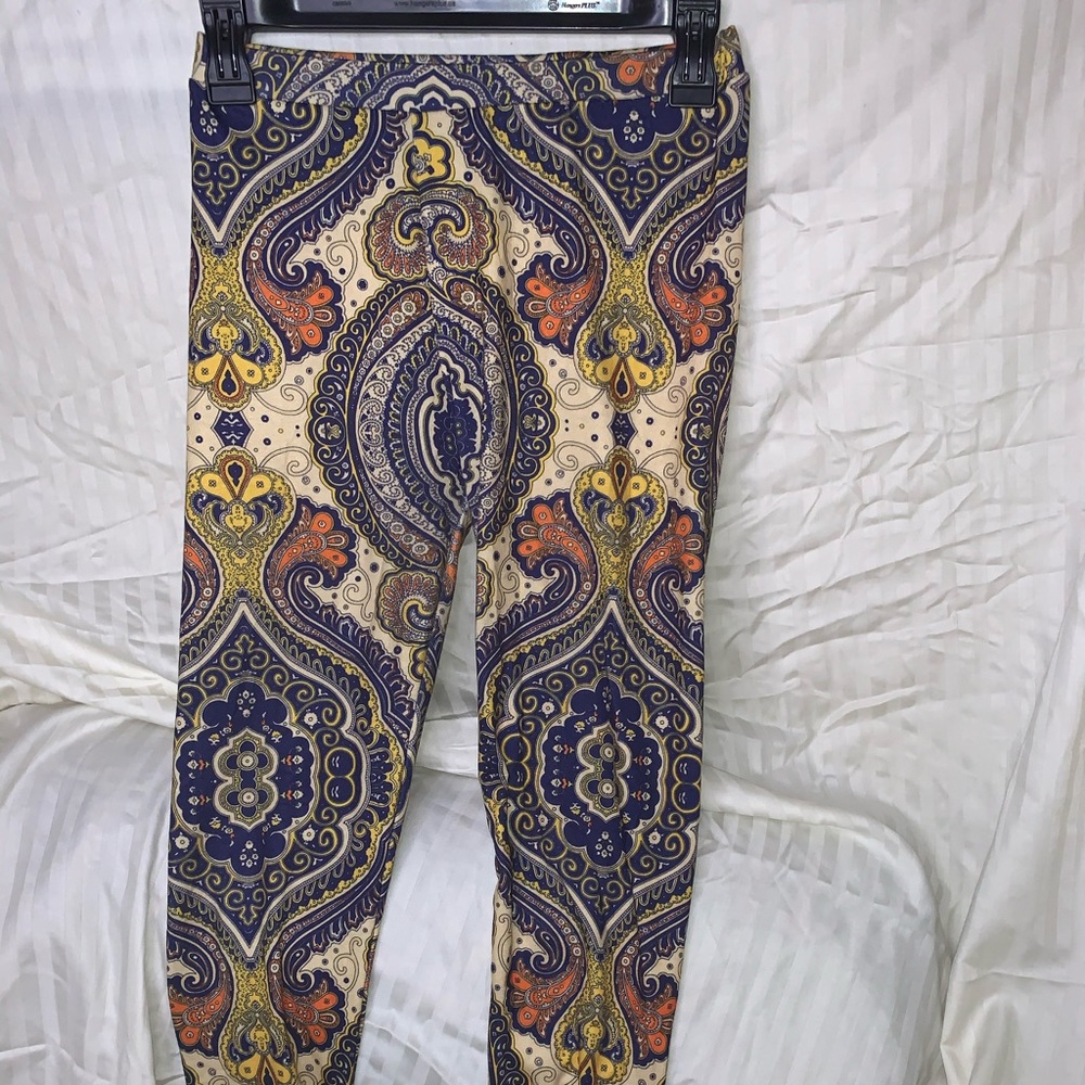 Pattern Design Leggings - Picture 4 of 4